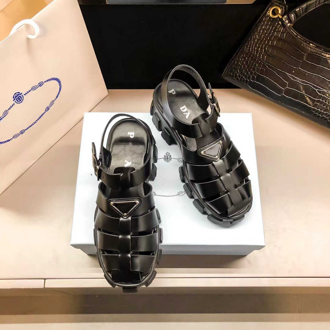 Sandals Women slippers Designer platform Monolith beach foam rubber slides white black T230323
Sandals Women slippers Designer platform Monolith beach foam rubber slides white black T230323