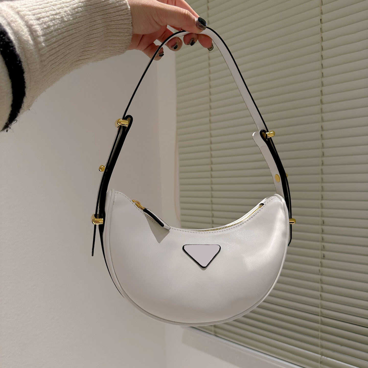 Hobo Bag Underarm Women designer Bags Handbag Cross Body Shoulder Bag Adjustable Straps Half Moon Messenger Designer Handbags Tote 230218, 23x12cm
Hobo Bag Underarm Women designer Bags Handbag Cross Body Shoulder Bag Adjustable Straps Half Moon Messenger Designer Handbags Tote 230218, 23x12cm