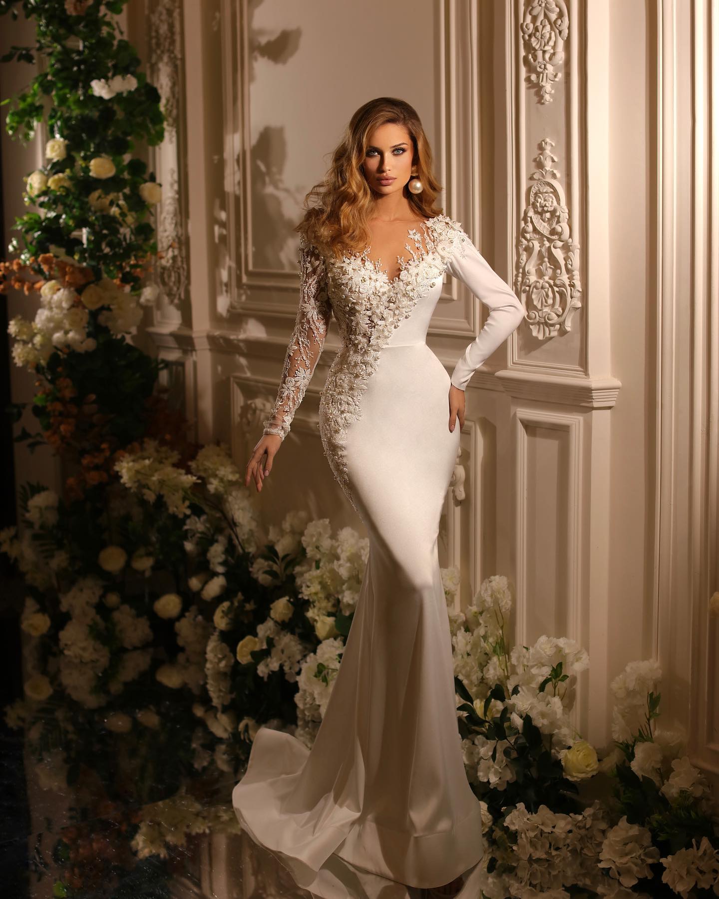 Stylish Pearls Wedding Dresses Satin Bridal Gown Custom Made with Overskirts Embroidery Lace Appliques Wedding Gowns