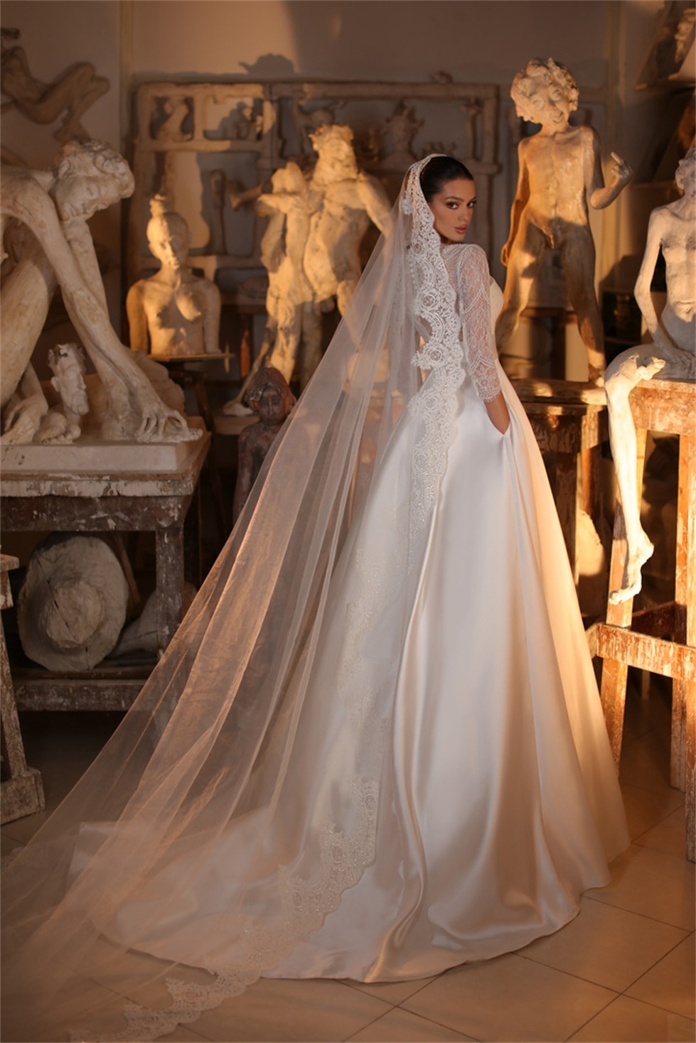 Elegant A-line Wedding Dresses Strapless Lace V-neck Satin 3/4 Long Sleeve Neck Belt Court Gown Custom Zipper Made Plus Size Bridal Dress Vestidos De 