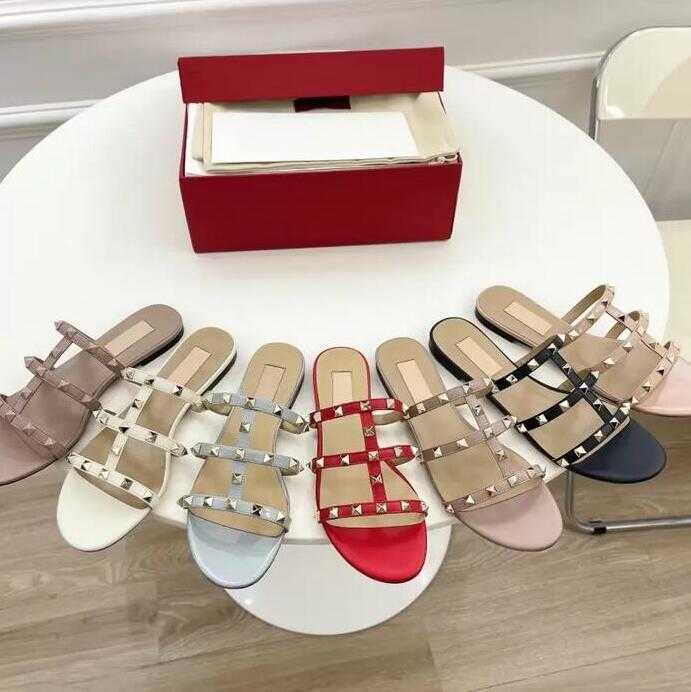 2023 Valentinoity Beach Classics Summer Brand Shoes Rivets Slippers Women Designer Genuine Leather Flat Sandals Nude Blue Red Gold Black Matte Luxery, 111
2023 Valentinoity Beach Classics Summer Brand Shoes Rivets Slippers Women Designer Genuine Leather Flat Sandals Nude Blue Red Gold Black Matte Luxery, 111