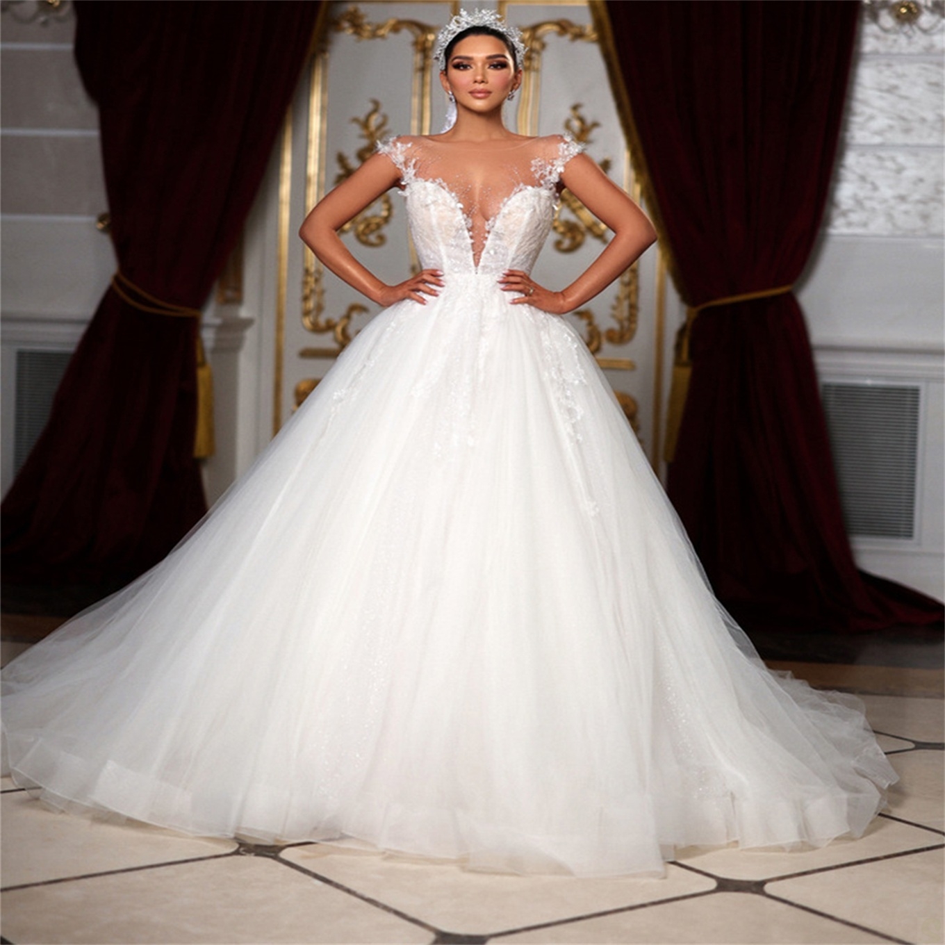Gorgeous Ball Gown Wedding Dresses V-neck Short Sleeves Applicants Backless Tulle Zipper Court Gown Pleats Custom Made Bridal Gown Plus Size Vestidos 