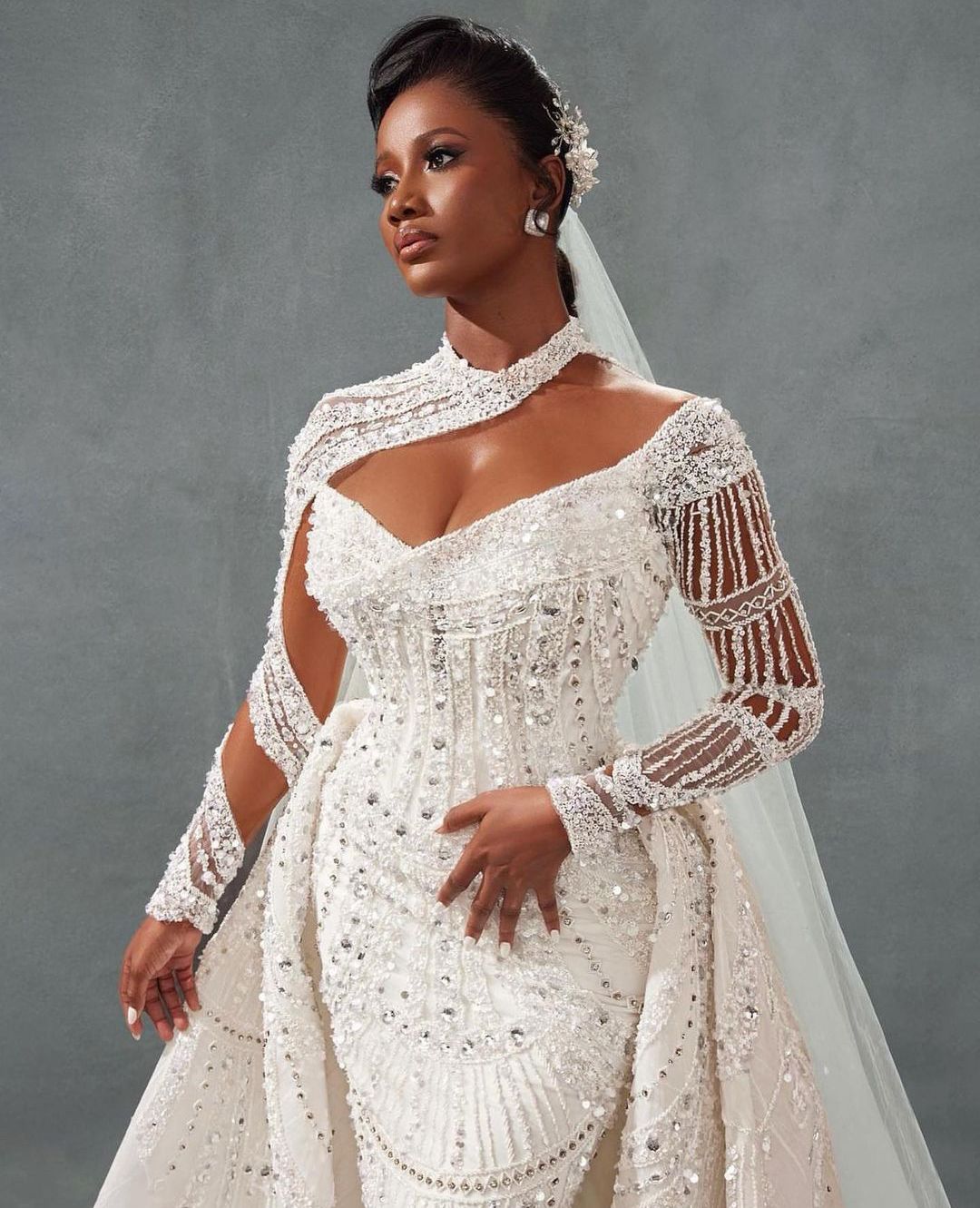 Luxury Mermaid Wedding Dresses Long Sleeves V Neck Halter Appliques Sequins Beaded Detachable Train Diamonds 3D Lace Floor Length Lace Bridal Gowns Cu