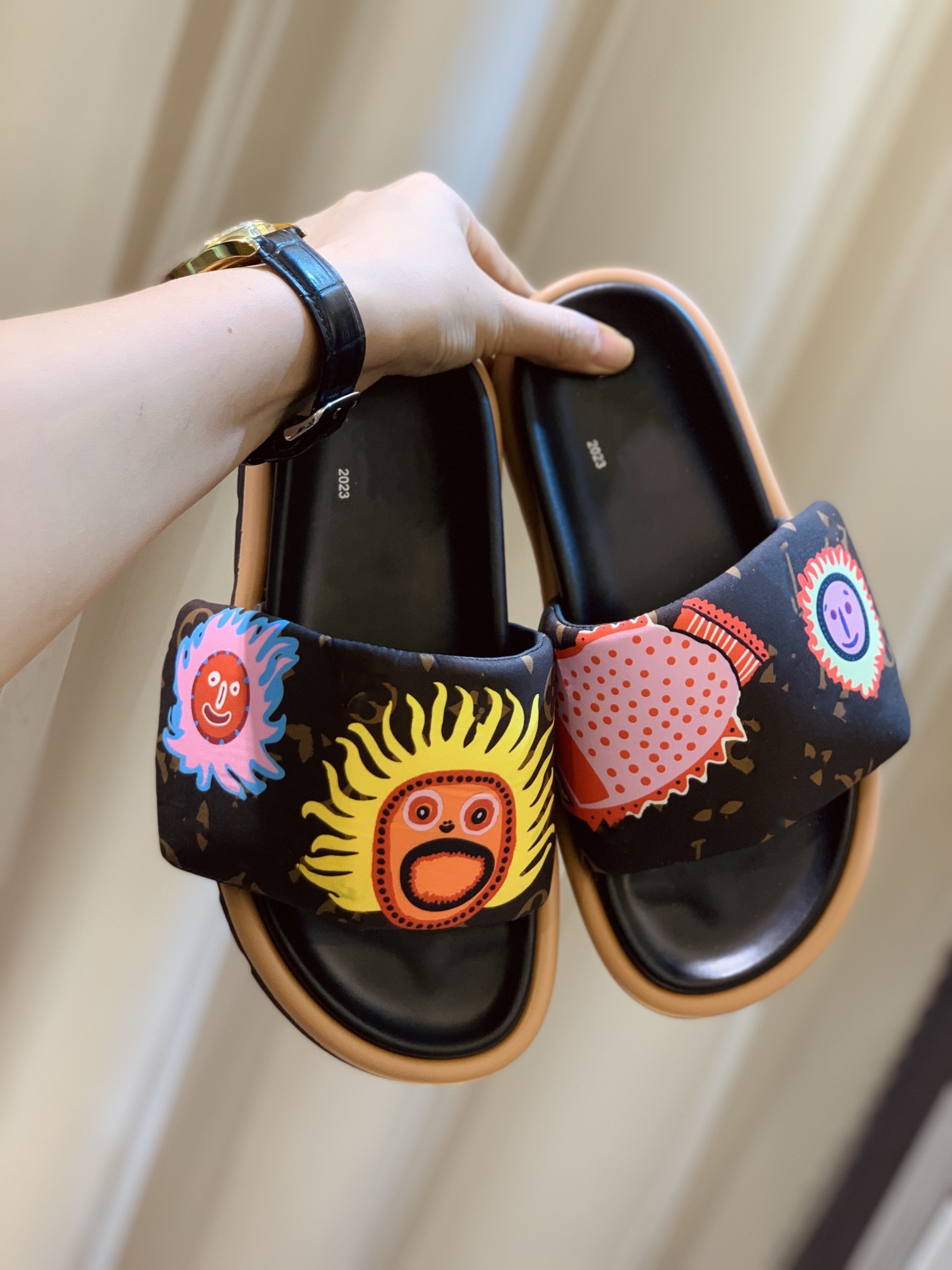 Fashion Stylish Couple Slippers Mandarin Duck Shoes Series Anti-slip and wear-resistant beach slippers Size 35-45, Color 6
Fashion Stylish Couple Slippers Mandarin Duck Shoes Series Anti-slip and wear-resistant beach slippers Size 35-45, Color 6
