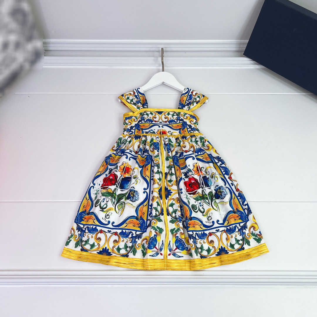 23ss girls dress designer brand Kids Fashion classic printing sling shirt dresses Pleated skirt High quality baby girl clothes
23ss girls dress designer brand Kids Fashion classic printing sling shirt dresses Pleated skirt High quality baby girl clothes