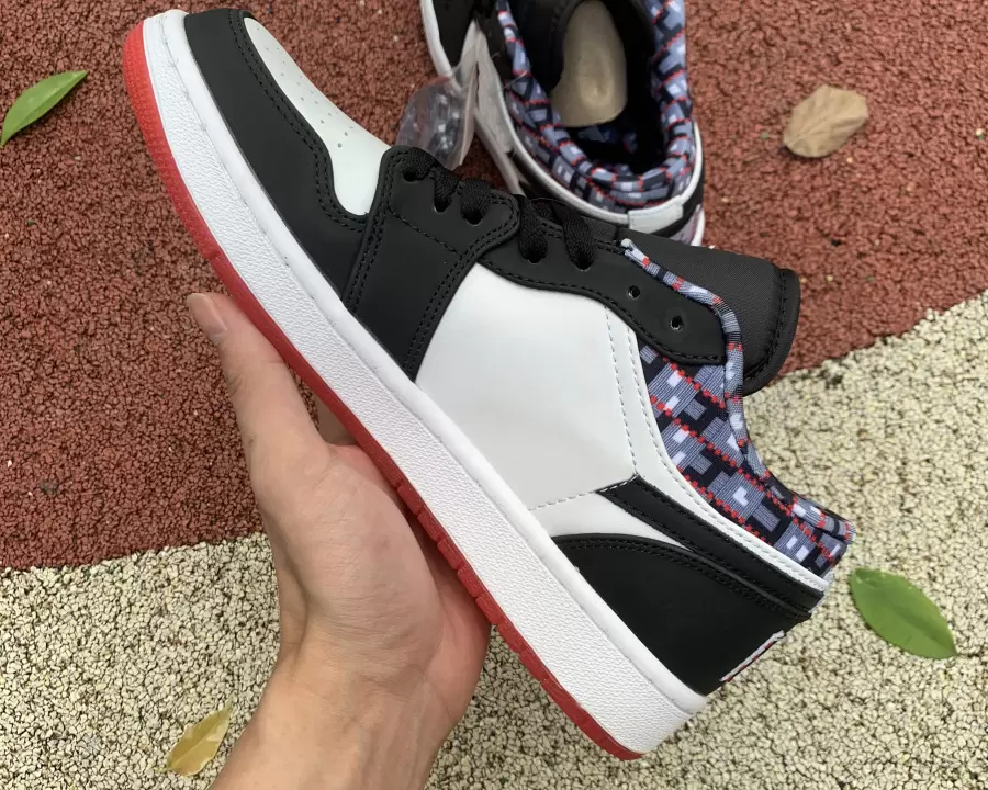 2023 Jumpman 1 Low Mens Basketball Shoes 1S colour White Black University Red Womens running Outdoor Sports Sneakers Ship with Box
2023 Jumpman 1 Low Mens Basketball Shoes 1S colour White Black University Red Womens running Outdoor Sports Sneakers Ship with Box