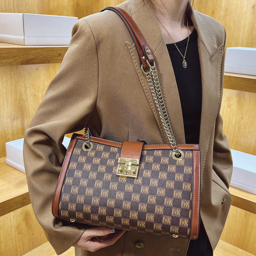 Chain Evening Bags Women's 2023 New sling Shoulder Crossbody Fashion Small Square Net Red Large Capacity Tote Version, Khaki with coffee
Chain Evening Bags Women's 2023 New sling Shoulder Crossbody Fashion Small Square Net Red Large Capacity Tote Version, Khaki with coffee