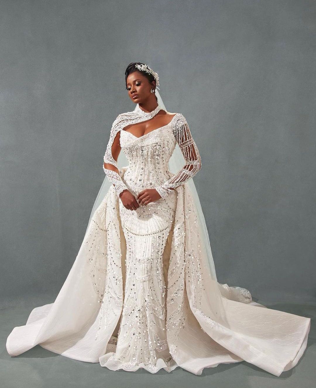 Luxury Mermaid Wedding Dresses Long Sleeves V Neck Halter Appliques Sequins Beaded Detachable Train Diamonds 3D Lace Floor Length Lace Bridal Gowns Cu