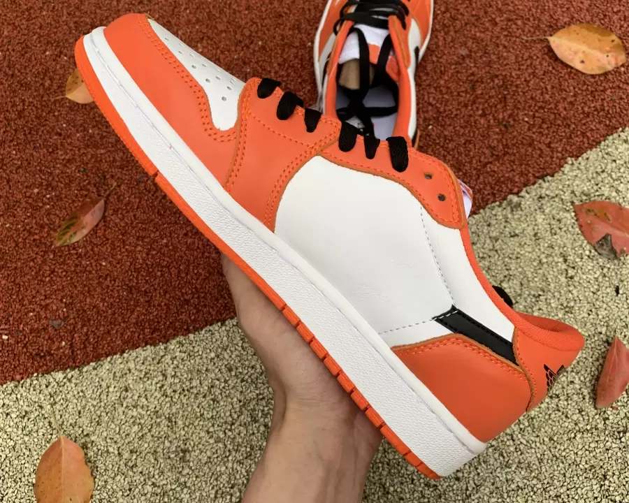 2023 Basketball Shoes Jumpman 1 Low Mens 1S colour White Orange Black Womens running Outdoor Sports Sneakers Ship with Box
2023 Basketball Shoes Jumpman 1 Low Mens 1S colour White Orange Black Womens running Outdoor Sports Sneakers Ship with Box