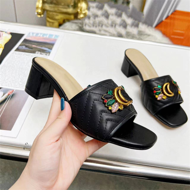 Brand genuine leather thick heel women's slippers new fashion rhindiamonds classic buckle thick heel large size Sandals 6.5CM heel height 35-44 size
Brand genuine leather thick heel women's slippers new fashion rhindiamonds classic buckle thick heel large size Sandals 6.5CM heel height 35-44 size