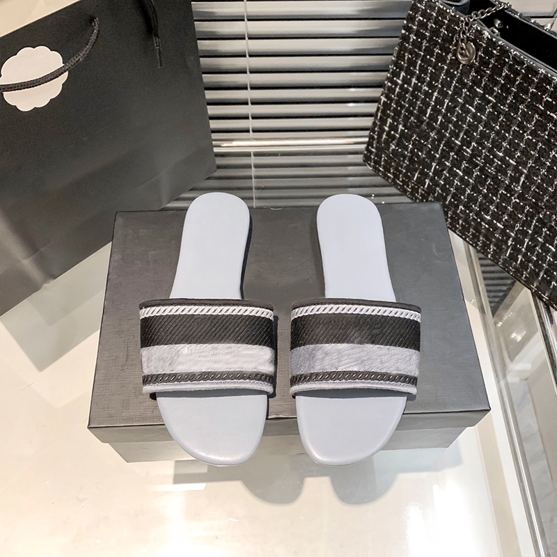 luxury slippers, ladies noble temperament out party dress evening party size 35-40
luxury slippers, ladies noble temperament out party dress evening party size 35-40