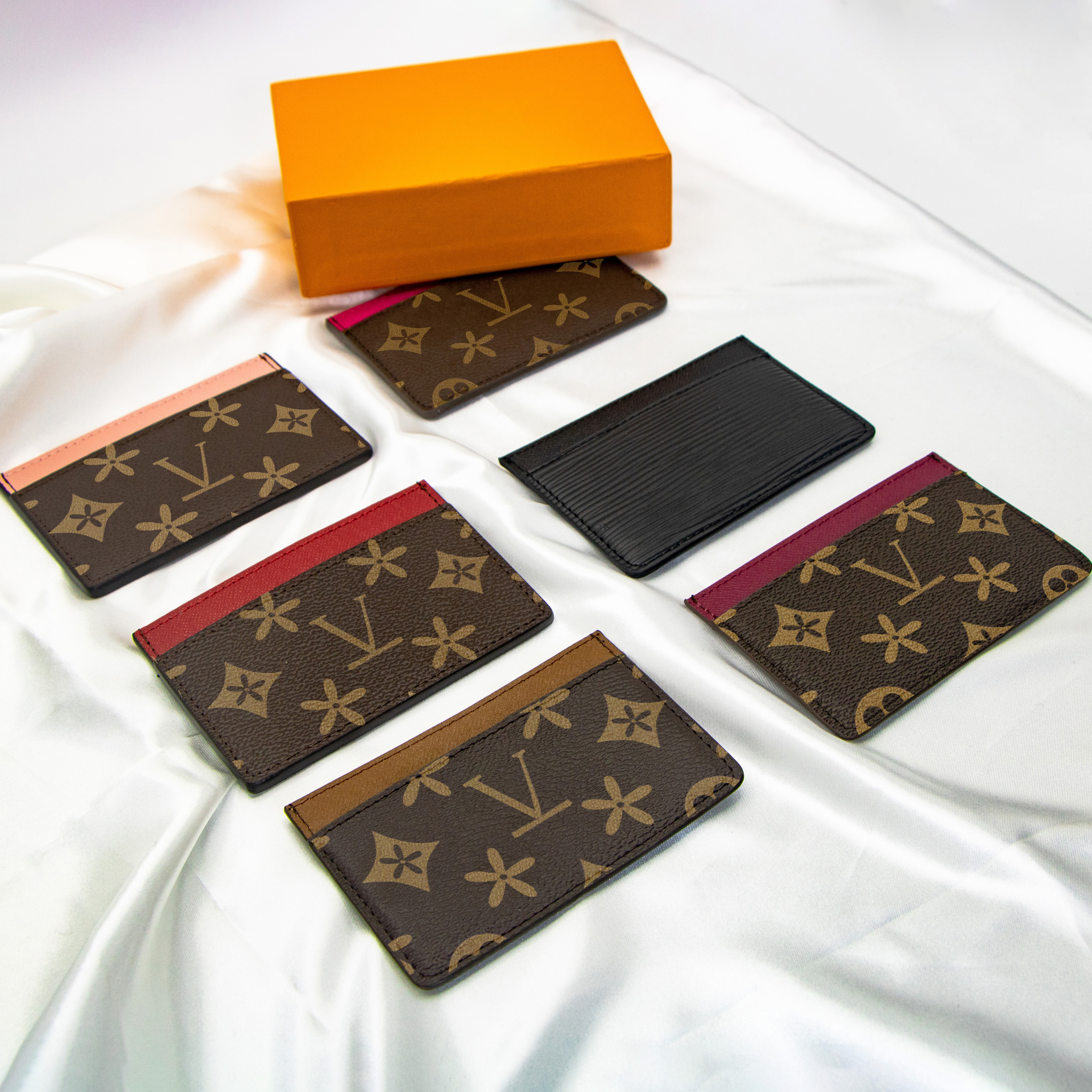 Top quality Man Mini wallet 3 credit card slot M60703 card cover Coin Purses flower bag Women key pouch card holder Genuine Leather luxury Designer wallets CardHolder, Epi (water ripple)
Top quality Man Mini wallet 3 credit card slot M60703 card cover Coin Purses flower bag Women key pouch card holder Genuine Leather luxury Designer wallets CardHolder, Epi (water ripple)
