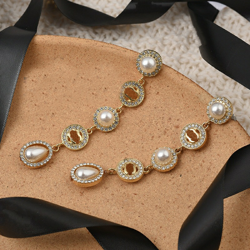 Gold Plated Luxury Style Pearl Tassels Stud Earrings Classic Letter Designer Earring Jewelry Women High Quality Women Wedding Gifts S925 Silver Needle
Gold Plated Luxury Style Pearl Tassels Stud Earrings Classic Letter Designer Earring Jewelry Women High Quality Women Wedding Gifts S925 Silver Needle