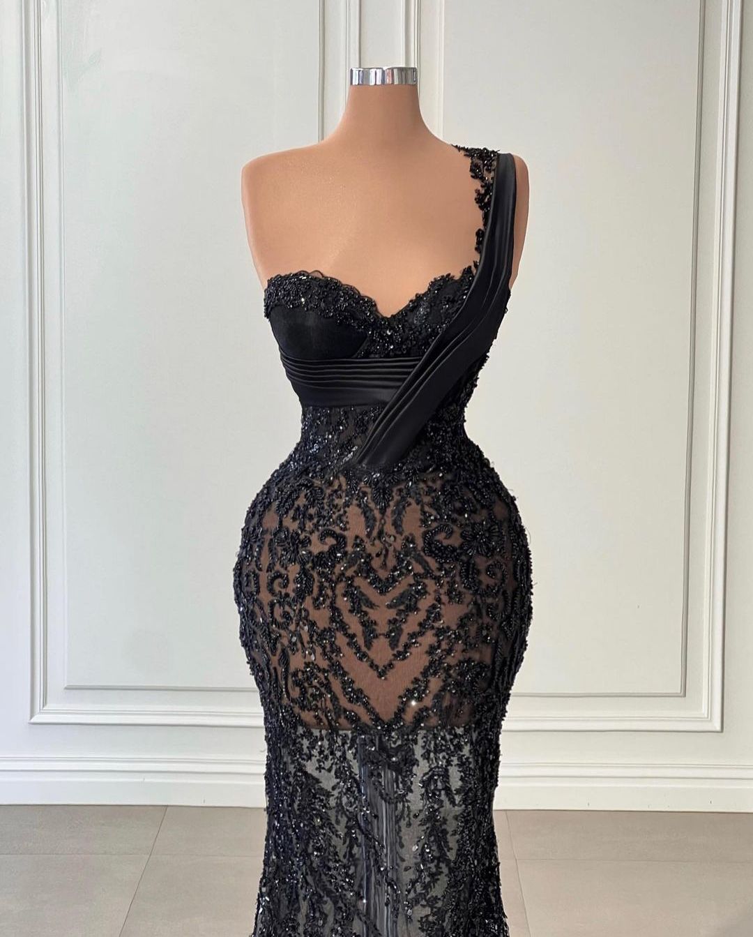 Sexy Mermaid Evening Dresses Sleeveless V Neck One Shoulder Beaded Appliques Sequins 3D Lace Hollow Floor Length Prom Dress Formal Gowns Plus Size Gow