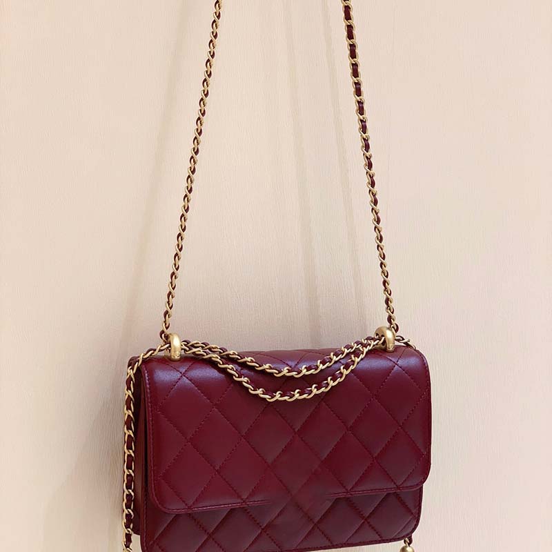 Designer leather bag Shoulder handbag women Fashion bag Cross Body Luxuries Genuine Leather Classic Retro wallets square Purse Classic solid color Elegant, Red1
Designer leather bag Shoulder handbag women Fashion bag Cross Body Luxuries Genuine Leather Classic Retro wallets square Purse Classic solid color Elegant, Red1