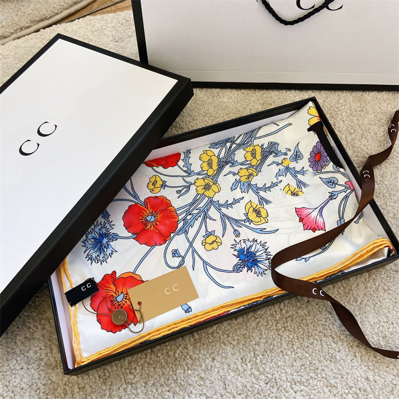 Designers Fashion Silk Scarf Womens Summer Scarf Luxury Flower Letter Hand Embroidered 90 By 90cm Shawl Small Squares High Quality Turbans
Designers Fashion Silk Scarf Womens Summer Scarf Luxury Flower Letter Hand Embroidered 90 By 90cm Shawl Small Squares High Quality Turbans