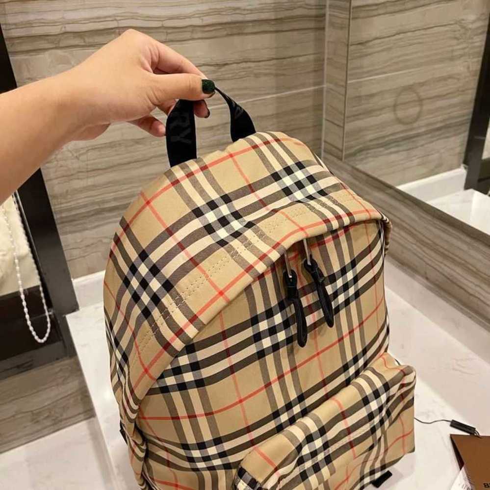 Designer Burbrerys Bags This Non Military . Is Made of the Original Fabric Iconic Windbreaker Have Logo
Designer Burbrerys Bags This Non Military . Is Made of the Original Fabric Iconic Windbreaker Have Logo