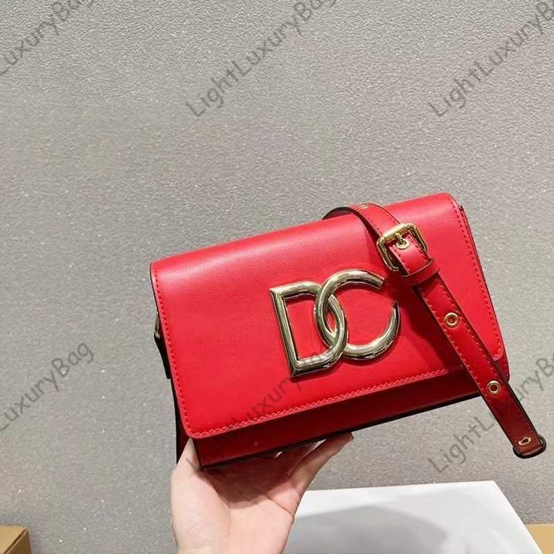 Designer Shoulder Bag Women Golden Chain Purse Flap Handbag Luxury Designesr Crossbody Shoulder Bags Lady Fashion Leather Handbags 230324, Red
Designer Shoulder Bag Women Golden Chain Purse Flap Handbag Luxury Designesr Crossbody Shoulder Bags Lady Fashion Leather Handbags 230324, Red