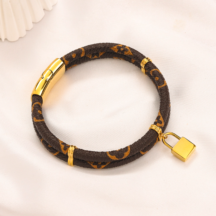 Designer Gold Curb Bracelet Womens Lock Pendant Bracelet Brand Letter Leather Bracelet Vintage Design Jewelry Bracelet Gift Stainless Steel Bracelet With Box
Designer Gold Curb Bracelet Womens Lock Pendant Bracelet Brand Letter Leather Bracelet Vintage Design Jewelry Bracelet Gift Stainless Steel Bracelet With Box