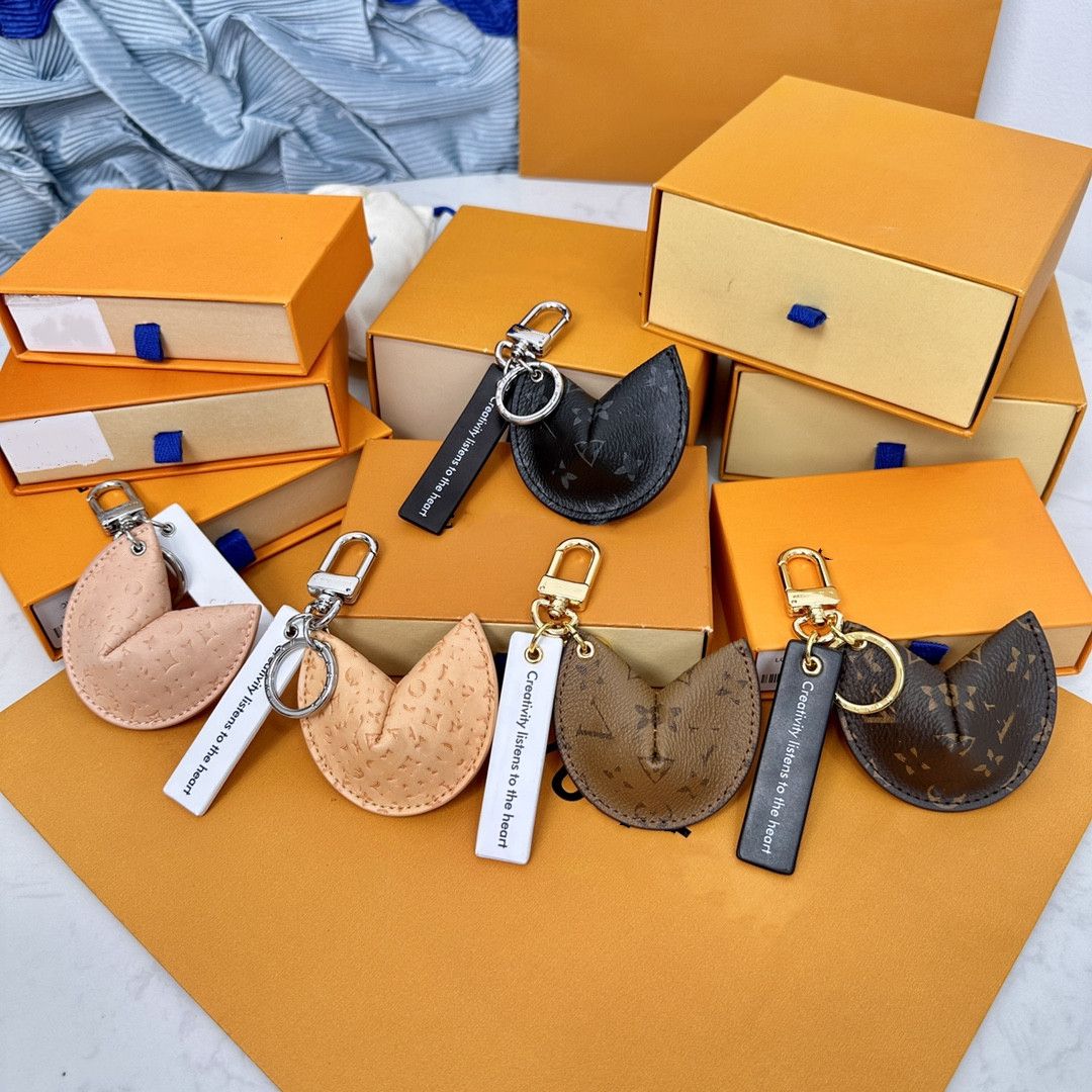 With box Fortune Cookie Bag Hanging Keychain Car Keychain Flower Charm Jewelry Women Men Gifts Fashion PU Leather Key Chain Accessories
With box Fortune Cookie Bag Hanging Keychain Car Keychain Flower Charm Jewelry Women Men Gifts Fashion PU Leather Key Chain Accessories