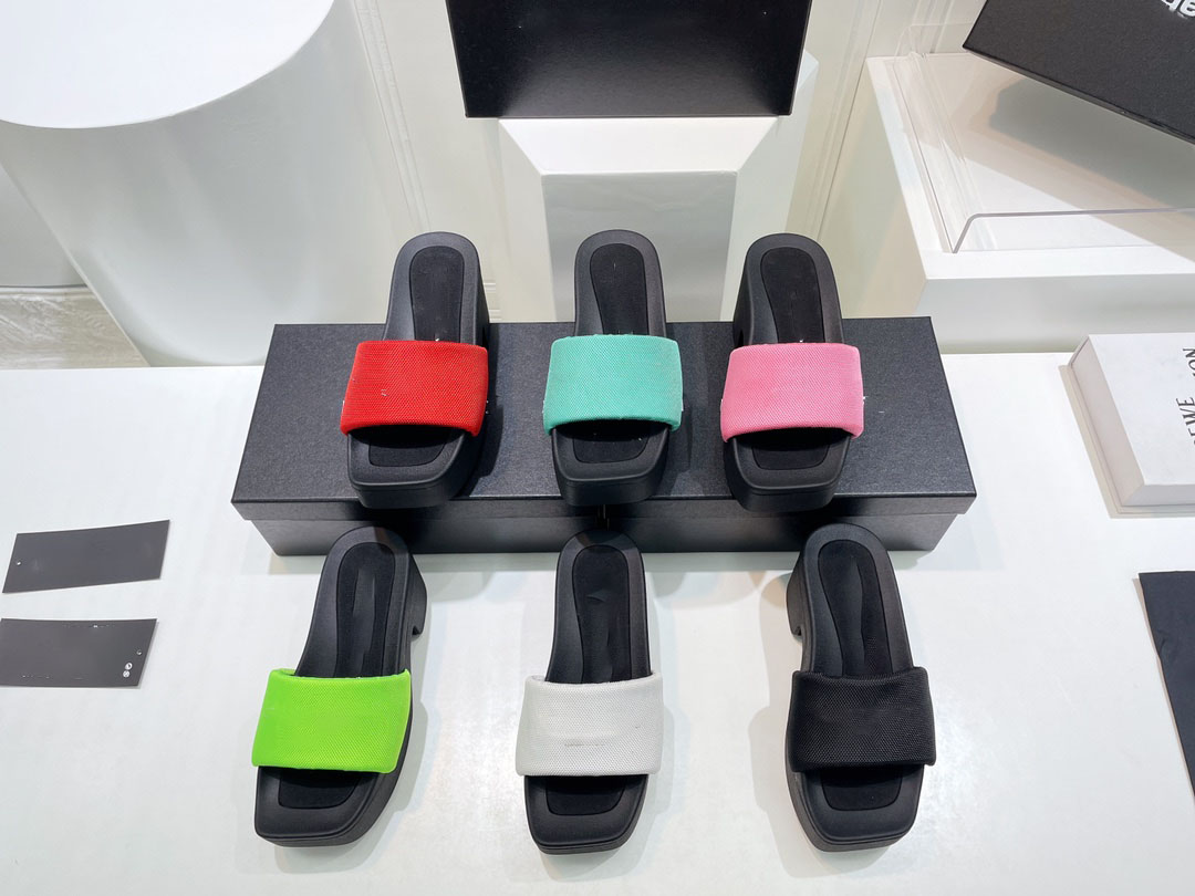 Designer slippers Luxury Square Toe sandal Aw Platform Slide Sandals AW women summer top fashion Thick Sole beach Shoes Size 35-41, Colour 2
Designer slippers Luxury Square Toe sandal Aw Platform Slide Sandals AW women summer top fashion Thick Sole beach Shoes Size 35-41, Colour 2