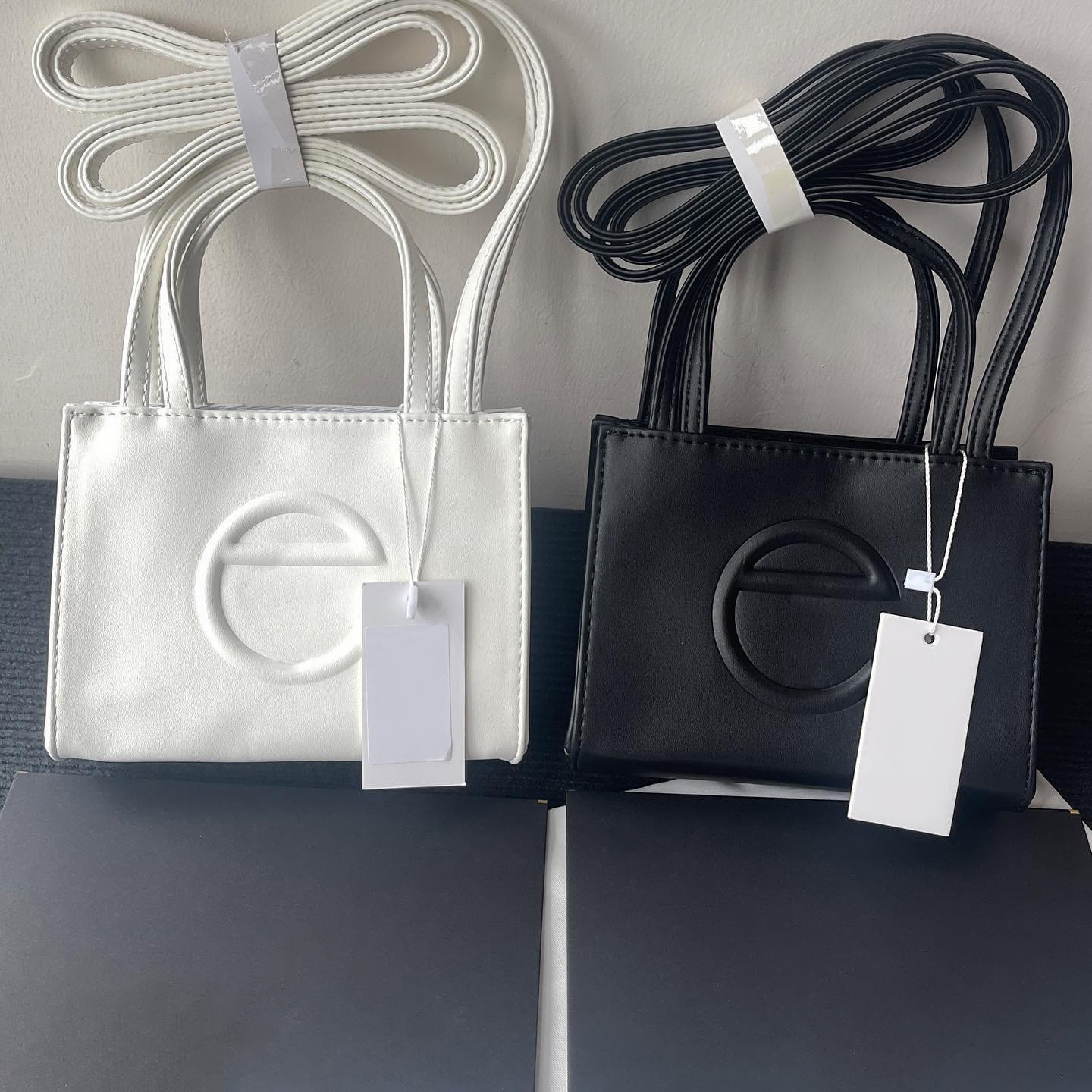 Mini Medium Shopping tote bags European and American fashion Telf ars Womens Mens luxury designer purses clutch Shoulder Crossbody handbag Genuine Leather bag, Orange
Mini Medium Shopping tote bags European and American fashion Telf ars Womens Mens luxury designer purses clutch Shoulder Crossbody handbag Genuine Leather bag, Orange