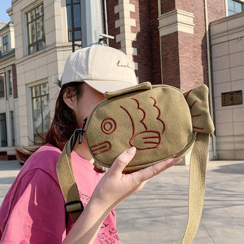 Waist Bags Cute Canvas Messenger Bag Embroidery Fish Shape Torebka Listonoszka Portable Zippered Small Purses Handbags Mini Crossbody Bag 230324