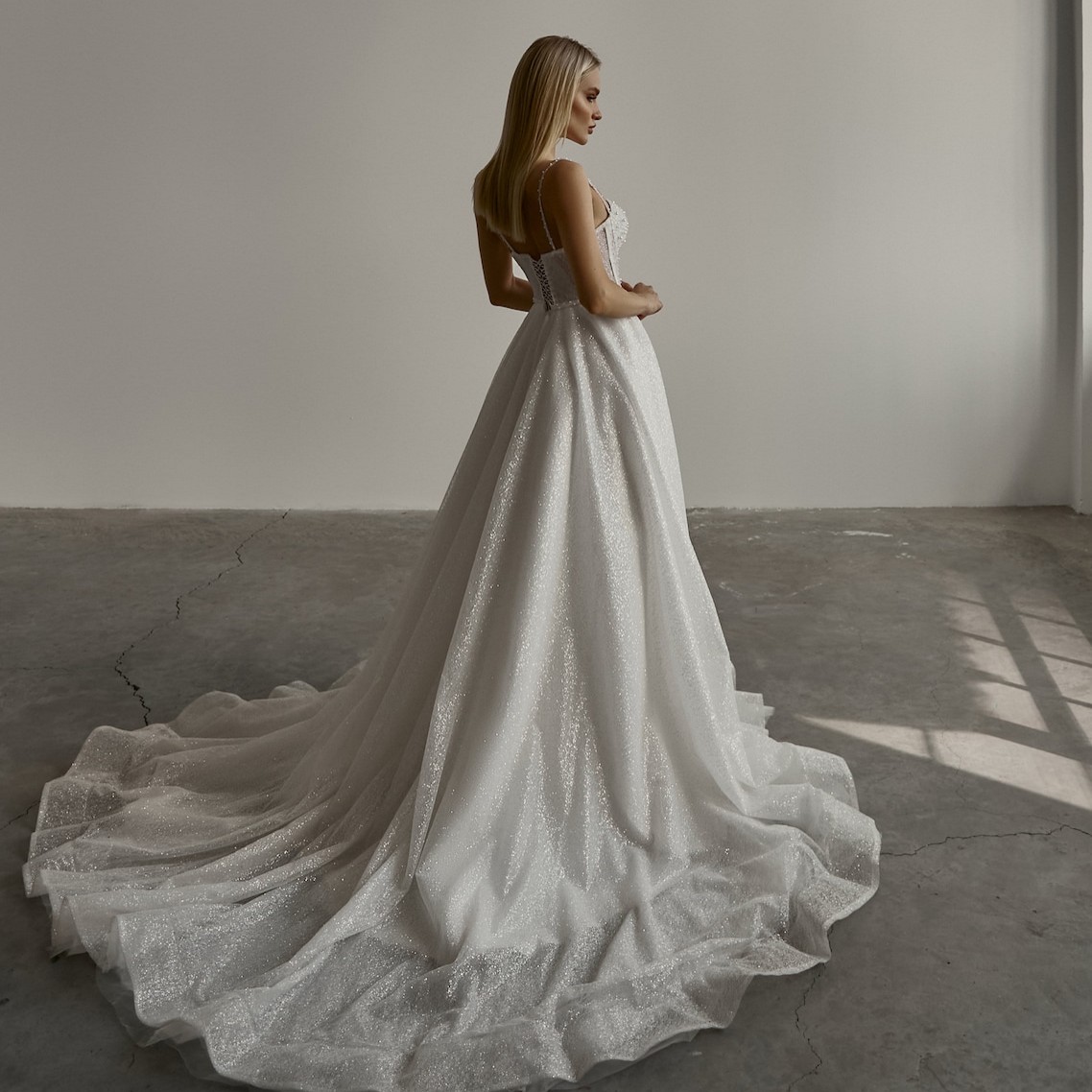 Sparkly Pearls Wedding Dresses Sequined Bridal Gowns Spaghetti Straps Neckline Sleeveless A Line Sweep Train Tulle Vestido De Novia