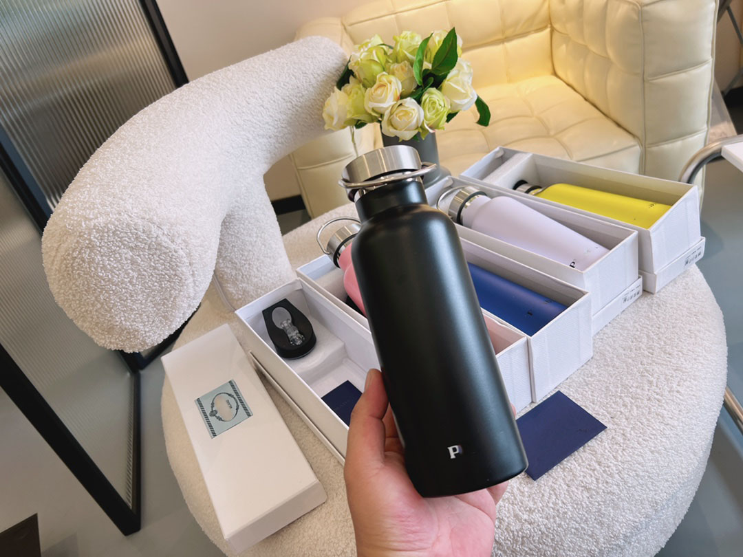 23Ss New Water Bottles Durable Kettle High Quality Stainless Steel 500Ml Adults Children Outdoo Cycg Sports Thermal Insulation Designer Hipster Cup