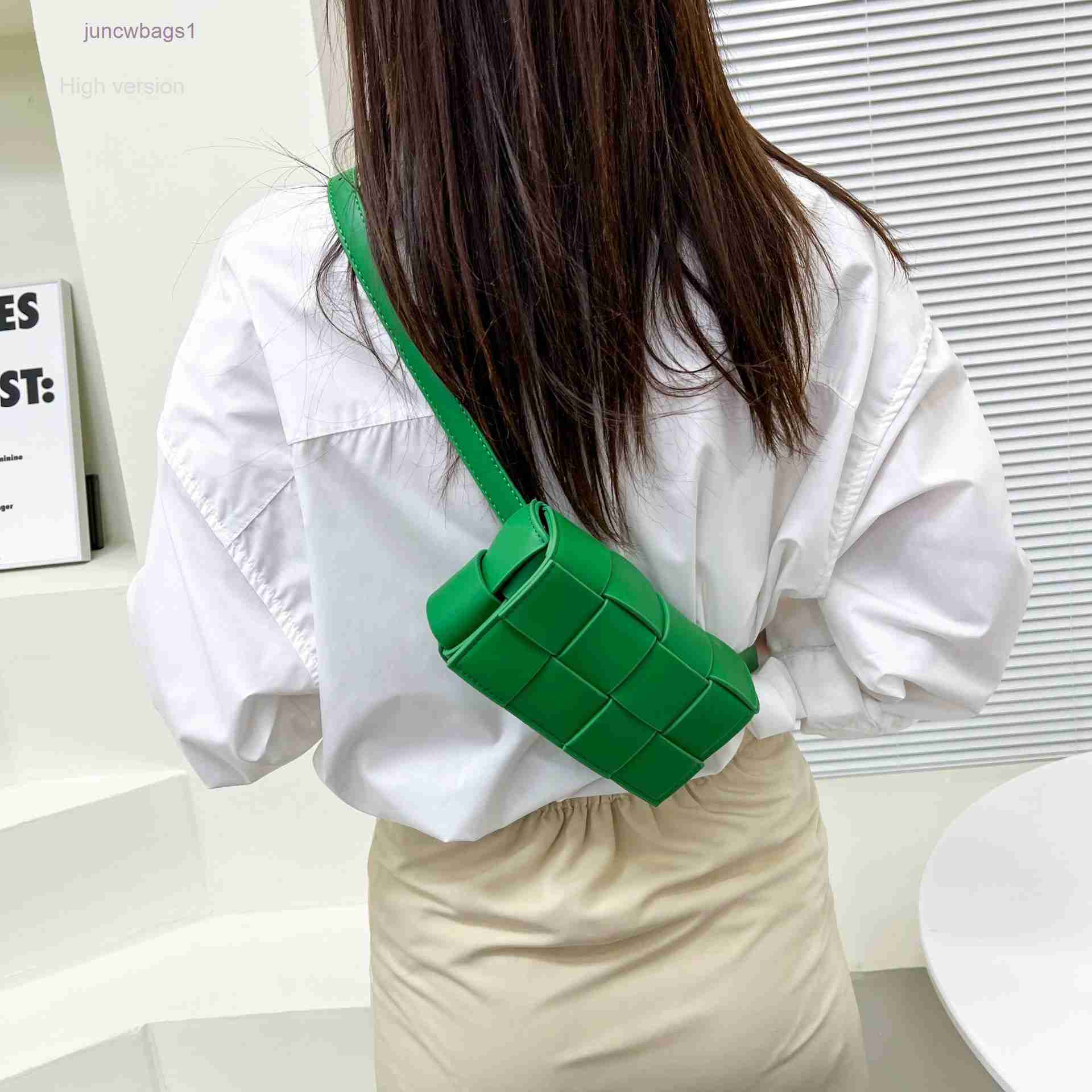 Original Luxury Bottegas Bags Venetas Cassette New month woven pillow small square bag Women' PU waist Fashion shoulder messengerBV
Original Luxury Bottegas Bags Venetas Cassette New month woven pillow small square bag Women' PU waist Fashion shoulder messengerBV