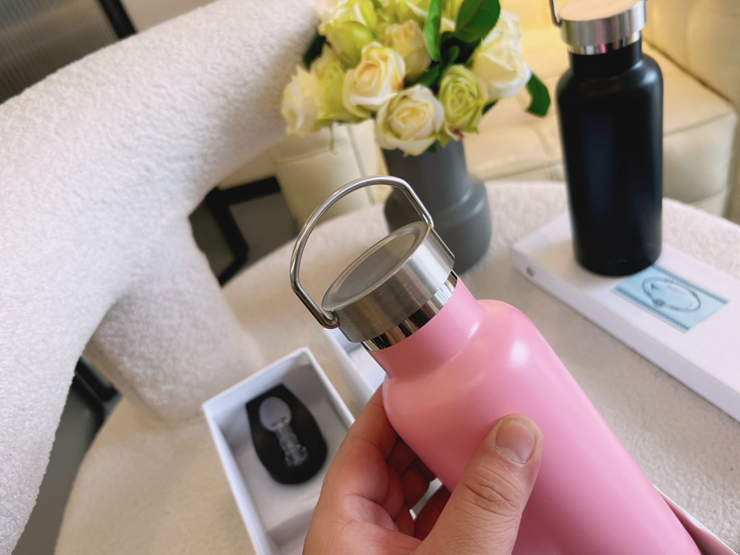 23Ss New Water Bottles Durable Kettle High Quality Stainless Steel 500Ml Adults Children Outdoo Cycg Sports Thermal Insulation Designer Hipster Cup
