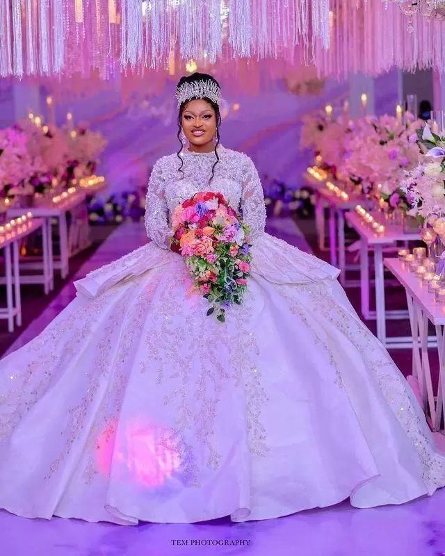 Arabic Urious Style A E Wedding Gowns Long Sleeves Puffy Train Princess Sparkly Sequins Bridal Party Dresses Plus