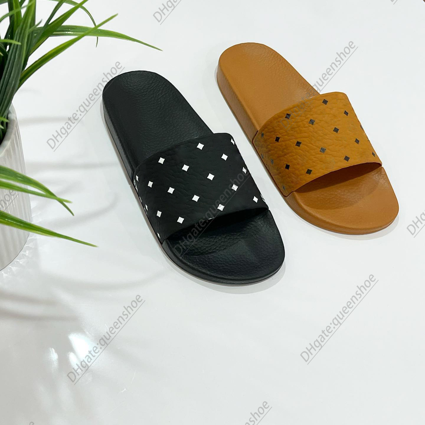 Luxury shoe Designer man sandal womens slipper Printed Visetos leather Textured Rubber Thick Sole slide summer Beach Fashion Outdoor shoe free shipping, #8
Luxury shoe Designer man sandal womens slipper Printed Visetos leather Textured Rubber Thick Sole slide summer Beach Fashion Outdoor shoe free shipping, #8