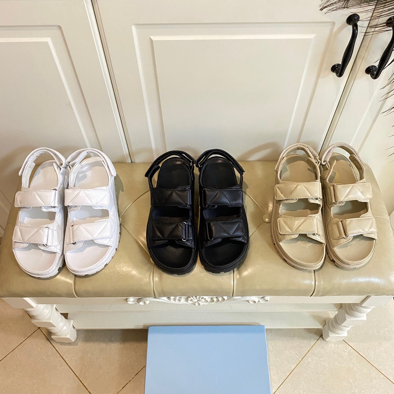 Luxury Fashion Quilted Padded Nappa Leather Sandals Designer Classic Slides Women Shoes Summer Indoor Outdoor Beach Slide Sandal slipper slippers size 35-40, 03
Luxury Fashion Quilted Padded Nappa Leather Sandals Designer Classic Slides Women Shoes Summer Indoor Outdoor Beach Slide Sandal slipper slippers size 35-40, 03