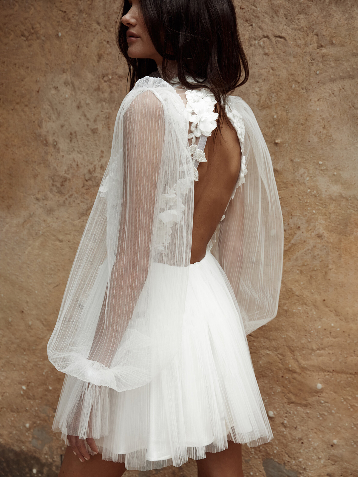 Summer Short Mini Beach Wedding Dress Pleats A-Line Ivory Tulle Bridal Gowns Sexy Backless High Neck Long Sleeves 3D Floral Appliqued Bohemian 2023 Ve