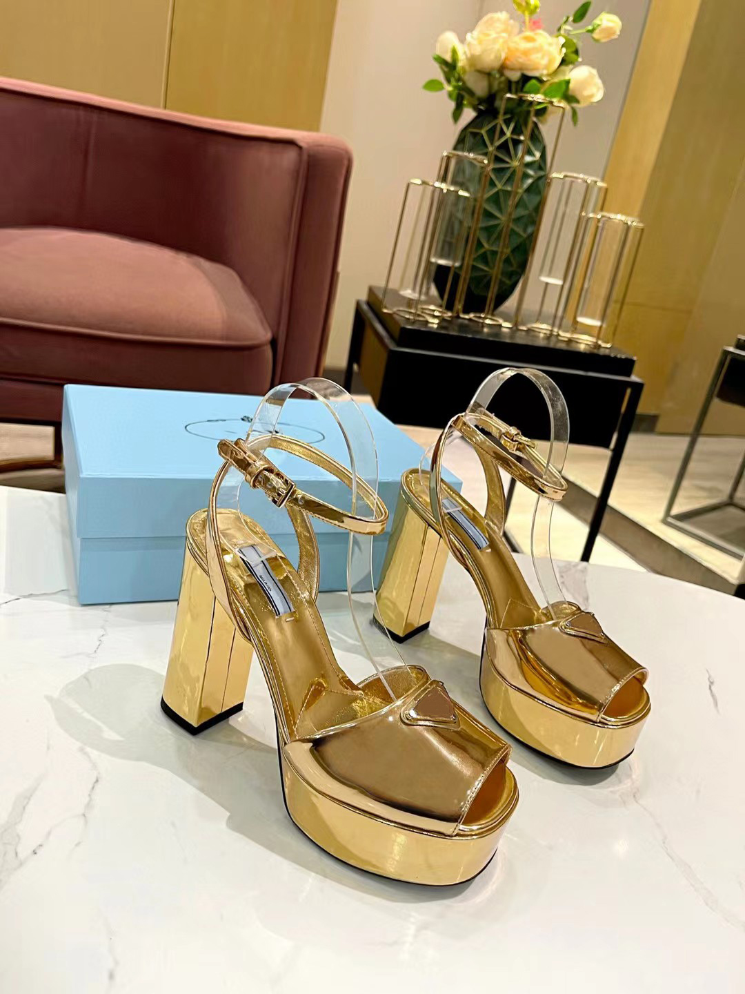 Dress Shoes Patent Leather Peep-Toe Platform sandals high heels Ankle strap heeled Pumps 13cm block heel sandal luxury designer shoes for women Pumps with box dust bag, Purple silk 1
Dress Shoes Patent Leather Peep-Toe Platform sandals high heels Ankle strap heeled Pumps 13cm block heel sandal luxury designer shoes for women Pumps with box dust bag, Purple silk 1