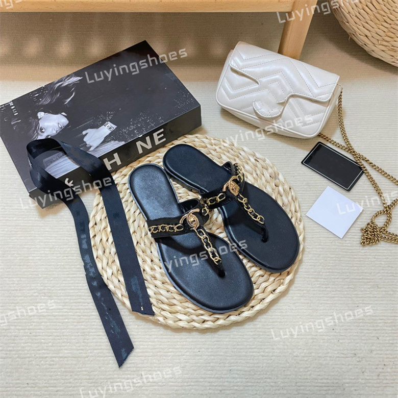 Designer chevron Interlocking 2C buckle chain sandal women thong slipper summer casual Woman flip flops beach luxury flat rubber slides platform sandal shoes
Designer chevron Interlocking 2C buckle chain sandal women thong slipper summer casual Woman flip flops beach luxury flat rubber slides platform sandal shoes