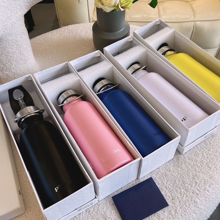 23Ss New Water Bottles Durable Kettle High Quality Stainless Steel 500Ml Adults Children Outdoo Cycg Sports Thermal Insulation Designer Hipster Cup