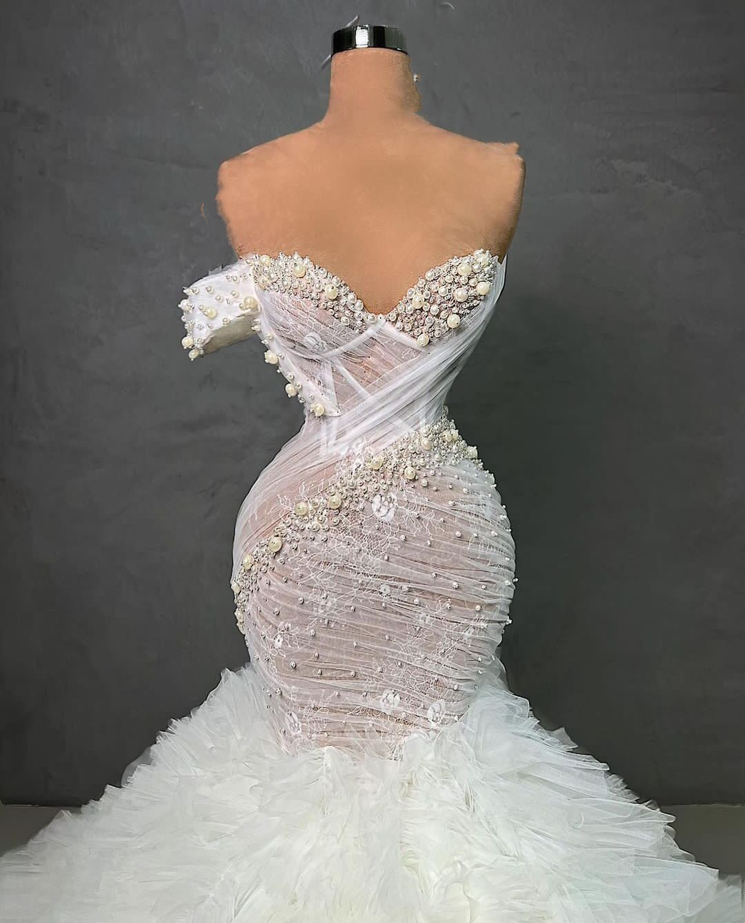Luxury Ball Gown Evening Dresses Sleeveless V Neck Beaded Appliques Sequins Diamodns Pearls Folds Floor Length Prom Dress Formal Gown Plus Size Gowns 