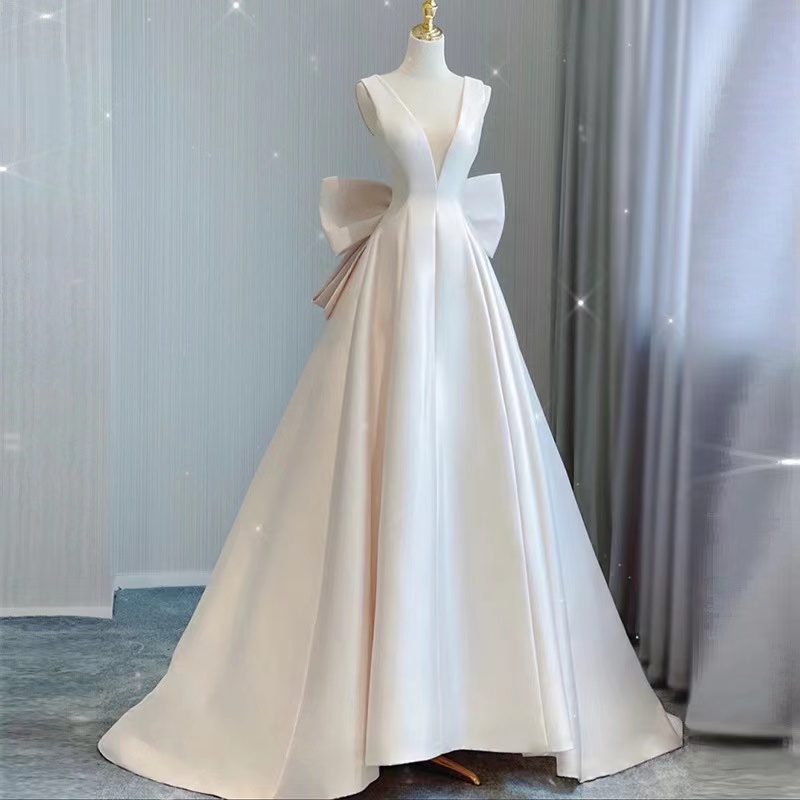 Image of Elegant Beaded Lace Wedding Dresses Mermaid Bridal Gowns With Detachable Train V neck Applique Ivory Satin Bride Dress Vestios De Novia Bridal Gown