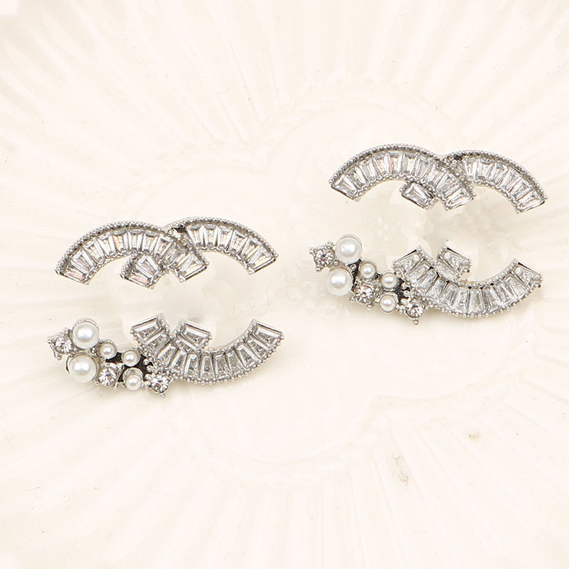 Designer Ear Stud Crystal Earrings Brand Designers Geometry Letters Fashion Women Earring Wedding Party Jewerlry Classic Style
Designer Ear Stud Crystal Earrings Brand Designers Geometry Letters Fashion Women Earring Wedding Party Jewerlry Classic Style