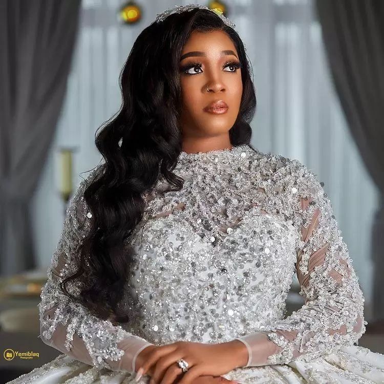 Arabic Urious Style A E Wedding Gowns Long Sleeves Puffy Train Princess Sparkly Sequins Bridal Party Dresses Plus