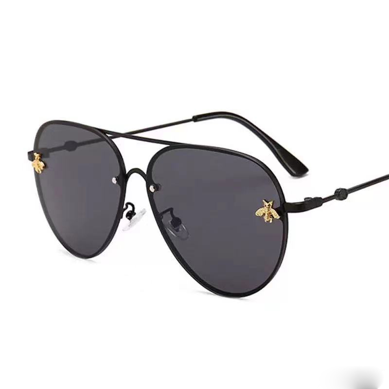 2023 Brand design Sunglasses women men designer Good Quality Fashion metal Oversized sun glasses vintage female male UV400
2023 Brand design Sunglasses women men designer Good Quality Fashion metal Oversized sun glasses vintage female male UV400