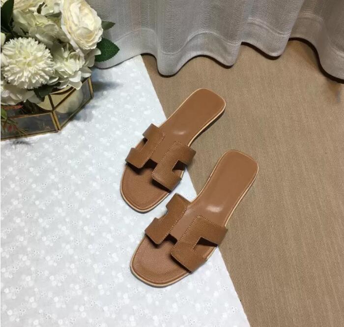 Summer Designer slippers Brand Classic Sandals Genuine Leather Fashion Shoes Ladies slipper Beach Flat heel Flip Flops with dustbag size 35-43, Branded box
Summer Designer slippers Brand Classic Sandals Genuine Leather Fashion Shoes Ladies slipper Beach Flat heel Flip Flops with dustbag size 35-43, Branded box