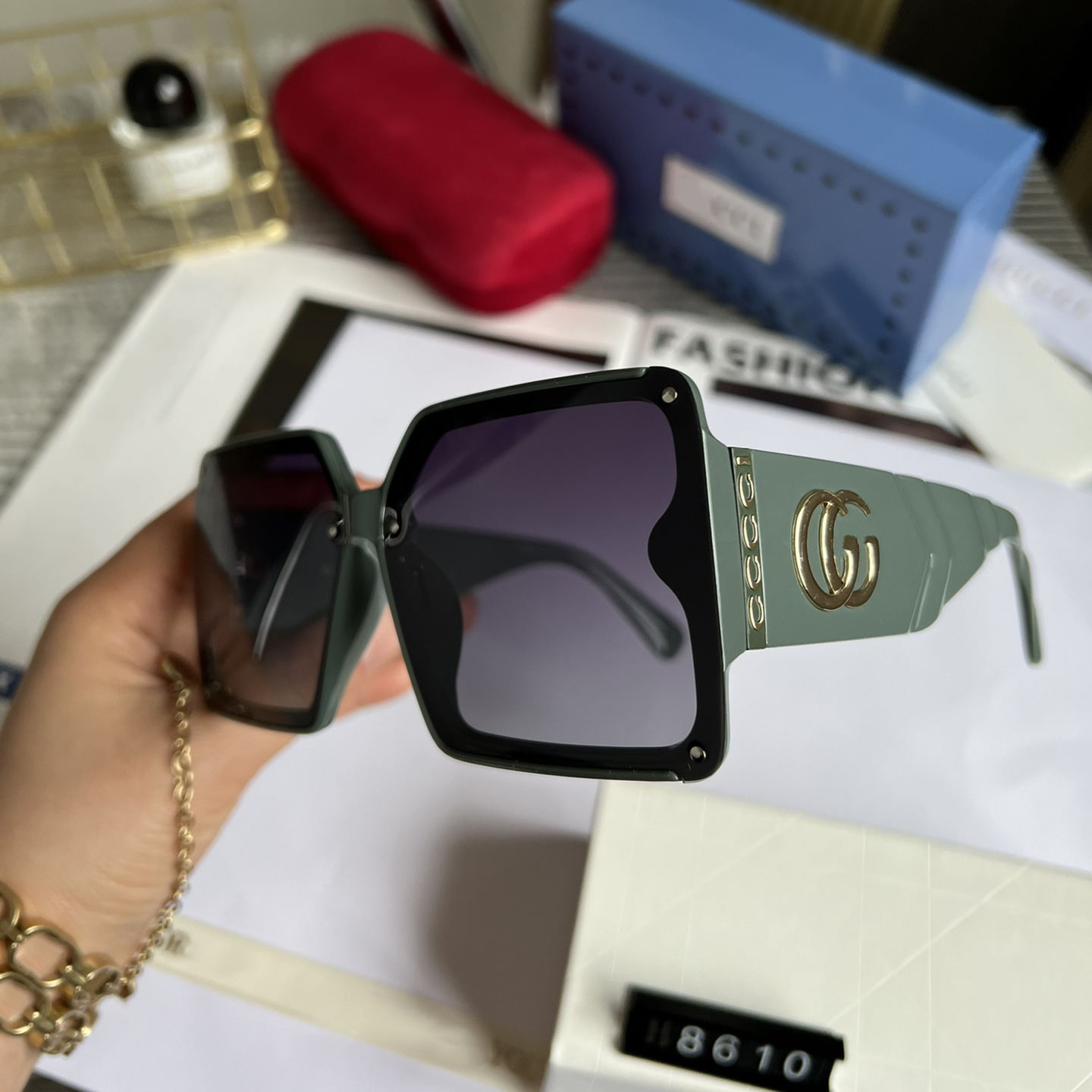 Luxury designer sunglasses for women beach sunscreen sunglasses green large frame polarized sunglasses outdoor UV protection
Luxury designer sunglasses for women beach sunscreen sunglasses green large frame polarized sunglasses outdoor UV protection