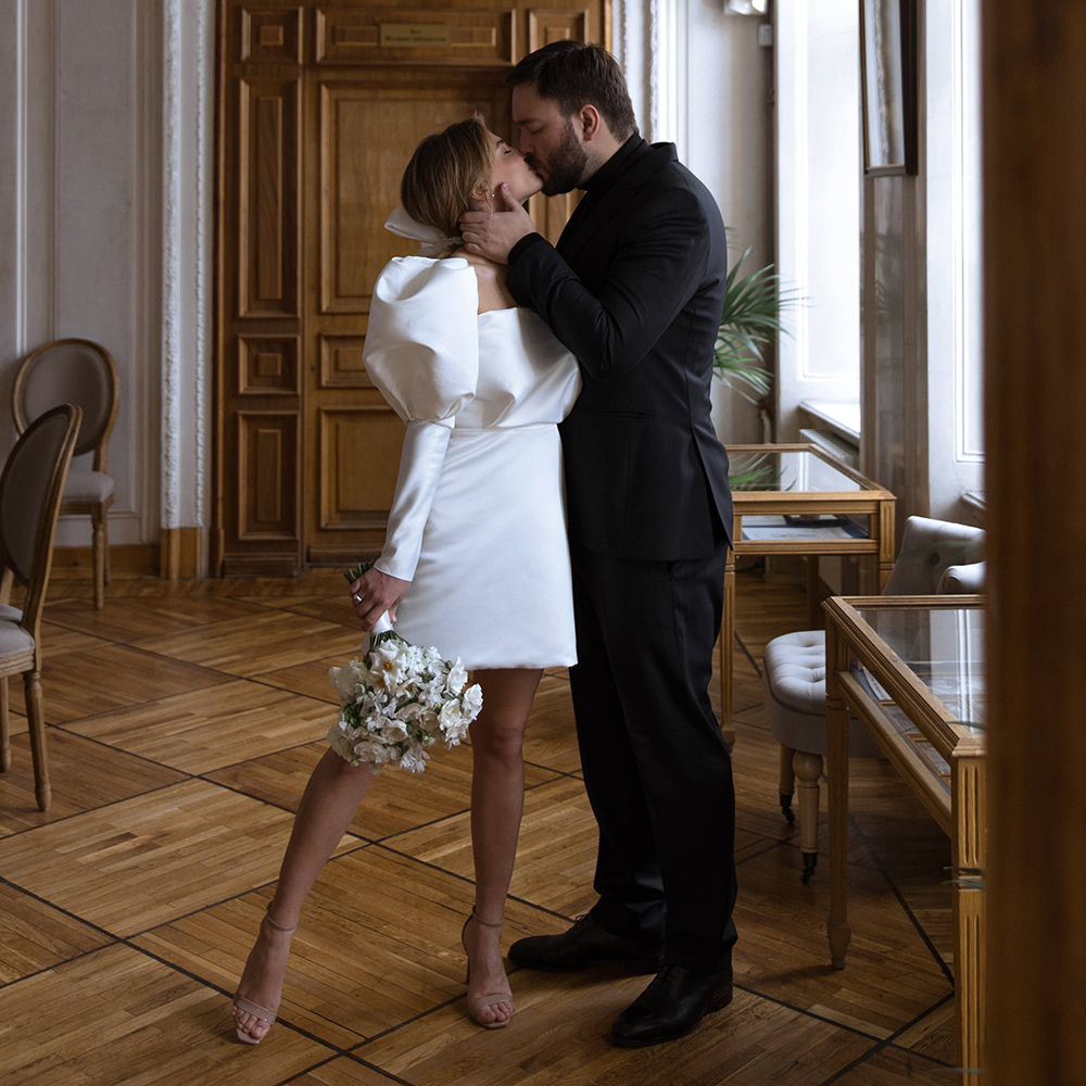 Long Bubble Sleeves Satin Micro Wedding Dress Drop Ship Custom Made Simple Above Knee Mini Length Ivory Bridal Gowns Vestido de Noiva 2023