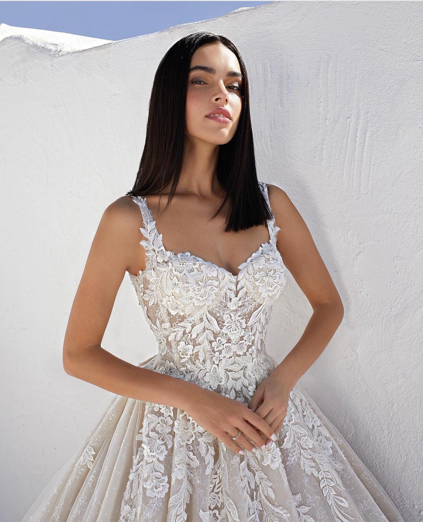 Elegant Ball Gown Wedding Dresses Spaghetti Lace Flower Applicants Pleats Backless Court Gown Pleats Custom Made Bridal Gown Plus Size Vestidos De Nov