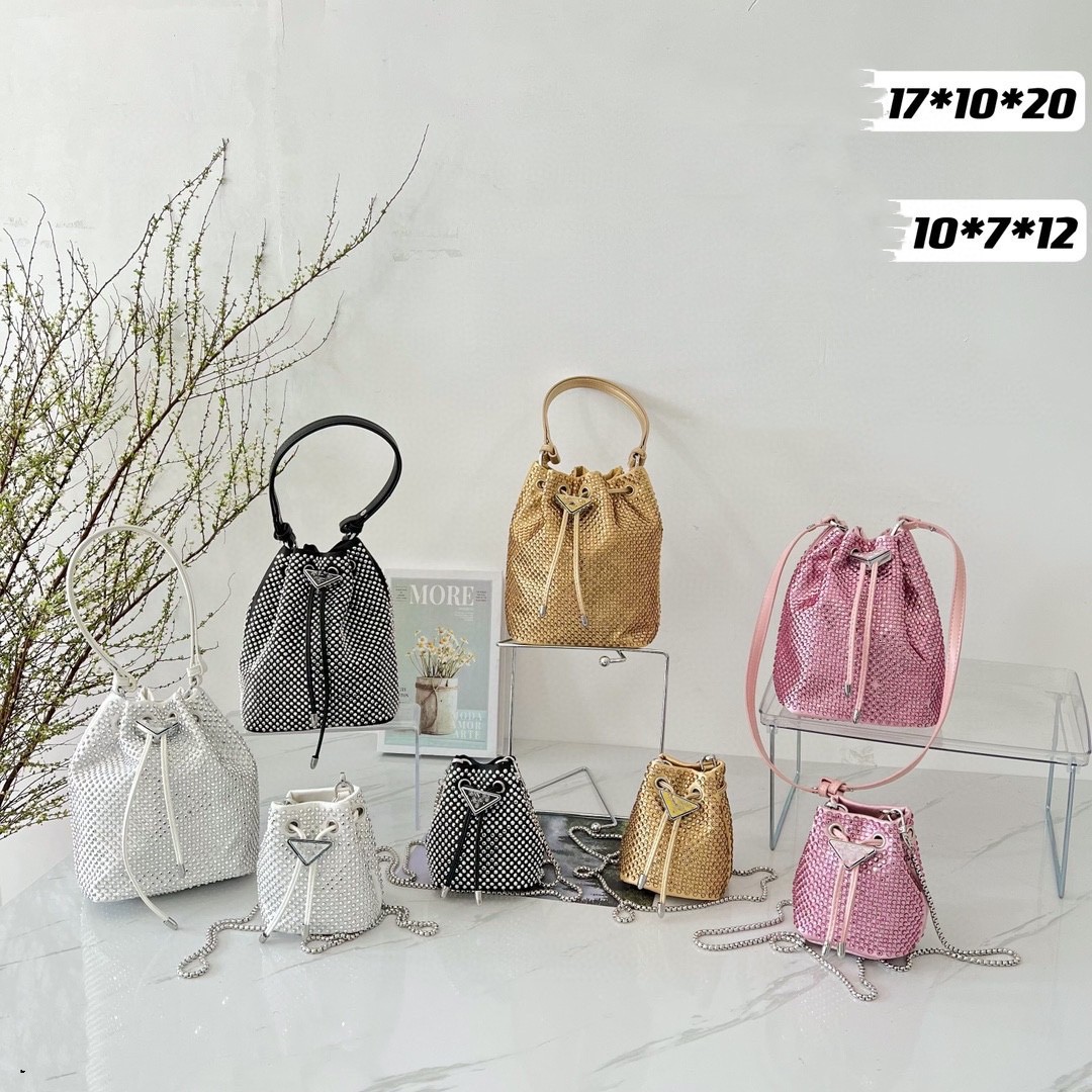 Luxury bling Rhinestone handbag Designer girl metal chain crossbody bucket bag children triangle one shoulder bags Lady style women mini purse A9796, Pink
Luxury bling Rhinestone handbag Designer girl metal chain crossbody bucket bag children triangle one shoulder bags Lady style women mini purse A9796, Pink