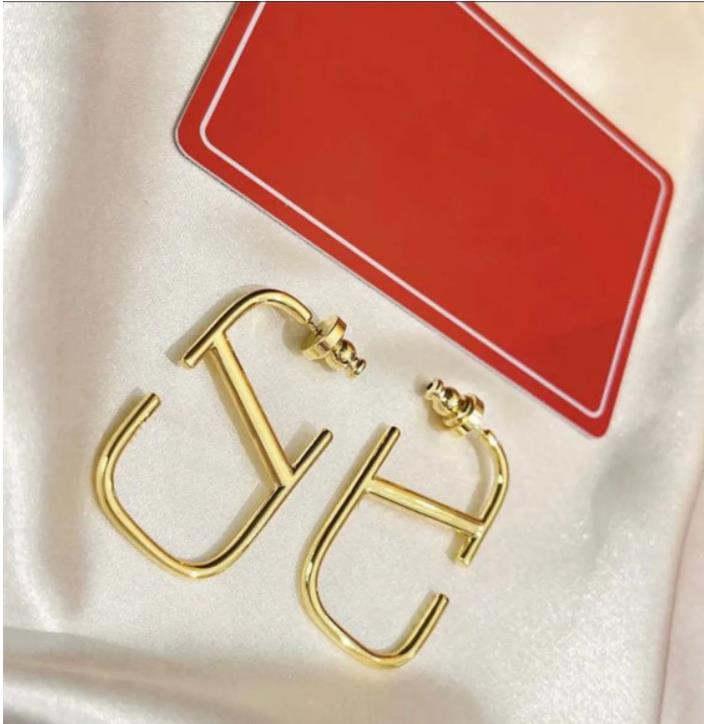 Dangle & Chandelier Fashion Designer Earring Letter V Stud Earing Luxury Women Lady Hoop Jewelry Metal Valentinoity Earring
Dangle & Chandelier Fashion Designer Earring Letter V Stud Earing Luxury Women Lady Hoop Jewelry Metal Valentinoity Earring