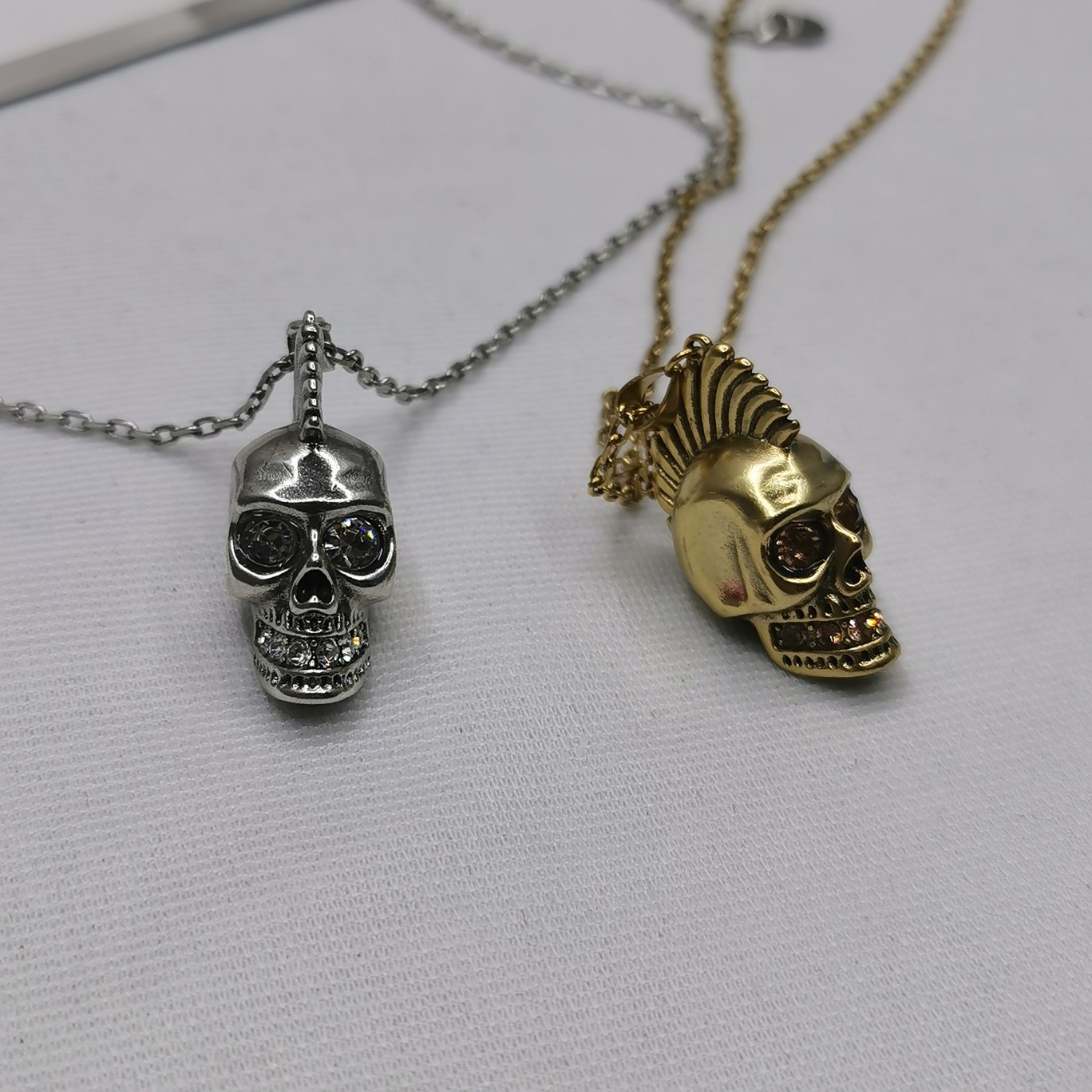 Gemstone Skull Pendants Gold Choker Necklaces Vintage Hiphop Rock Punk Skeleton Heads Thick Chain Necklace Men Women Designer Jewelry Gifts XM379
Gemstone Skull Pendants Gold Choker Necklaces Vintage Hiphop Rock Punk Skeleton Heads Thick Chain Necklace Men Women Designer Jewelry Gifts XM379